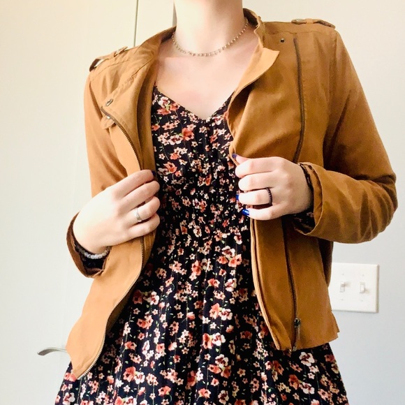 Sold ❤️Tan western (leather jacket like) jacket w/ buckle - Picture 2 of 4